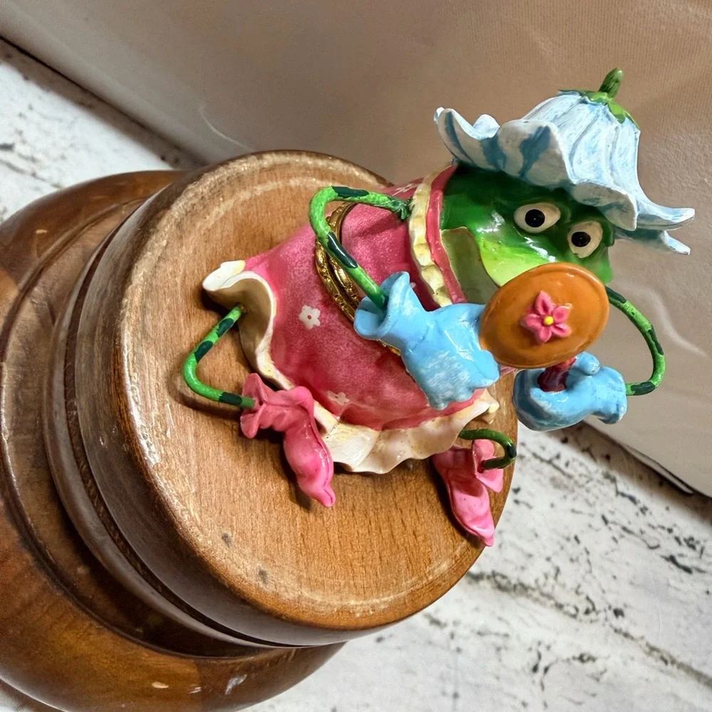 Colorful Princess Frog‎ Figurine with Hat and Mirror Trinket Box
